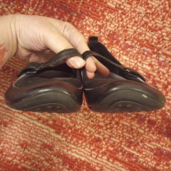 Kenneth Cole Reaction Mary Janes size 9 - Picture 9 of 11